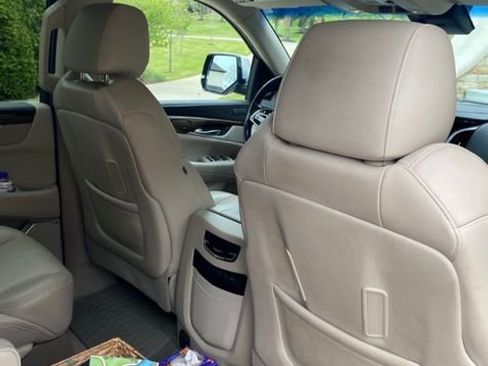 Used 2019 Cadillac Escalade Premium Luxury AWD/4WD image 9
