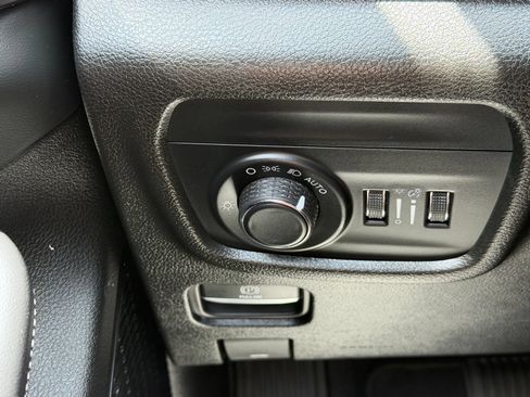 Used 2023 Jeep Grand Cherokee L Laredo AWD/4WD image 12