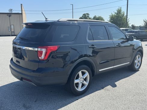 Used 2019 Ford Explorer XLT w/ Equipment Group 202A FWD image 5