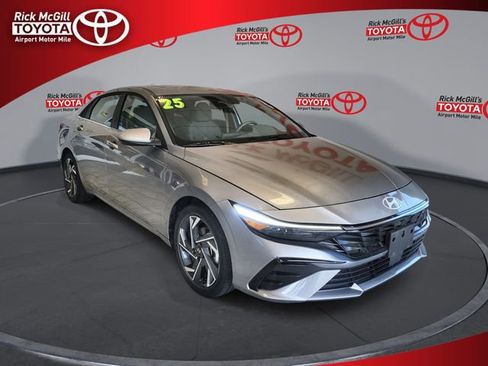 Used 2025 Hyundai Elantra SEL FWD image 1