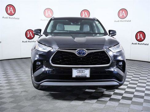 Used 2020 Toyota Highlander Platinum image 3