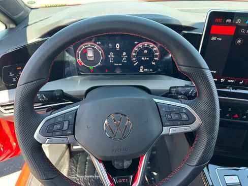 New 2026 Volkswagen Golf SE FWD image 9