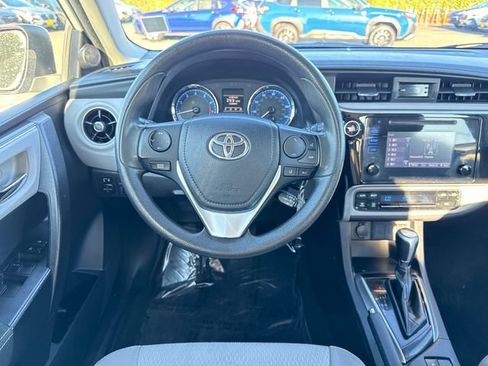 Used 2018 Toyota Corolla LE FWD image 17