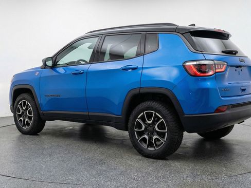 Used 2025 Jeep Compass Trailhawk AWD/4WD image 6