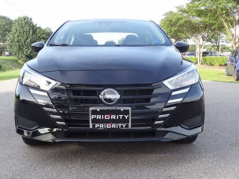 Used 2025 Nissan Versa SV FWD image 5