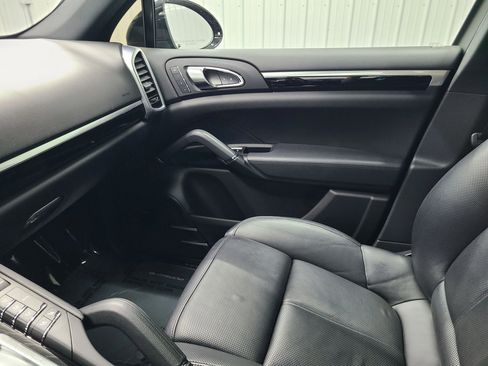 Used 2017 Porsche Cayenne AWD/4WD image 25