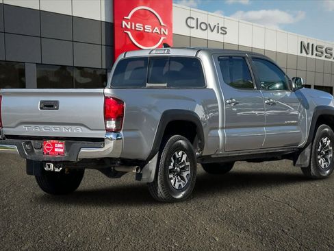 Used 2020 Toyota Tacoma TRD Off-Road AWD/4WD image 3