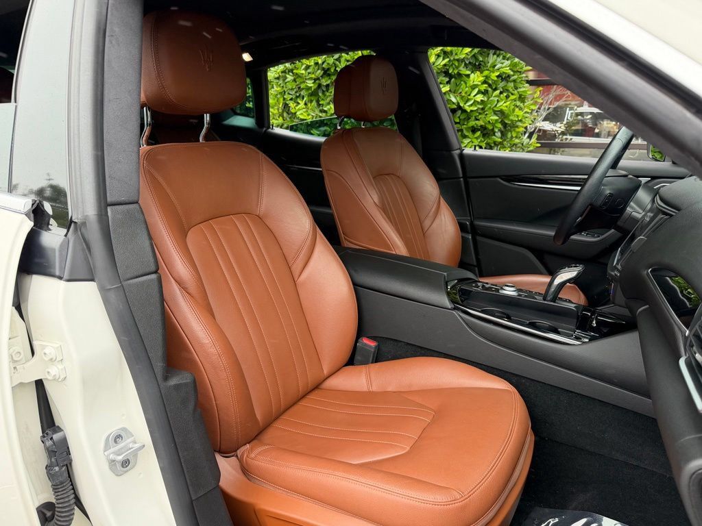 Used 2022 Maserati Levante GT AWD/4WD image 35