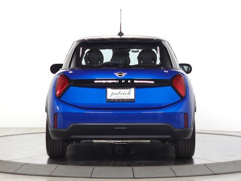 Used 2025 MINI Cooper 4-Door Hardtop FWD image 7