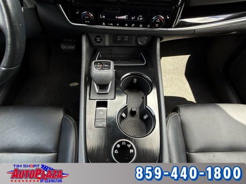 Used 2024 Nissan Rogue SL AWD/4WD image 16