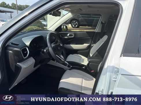 Certified 2025 Hyundai Venue SEL FWD image 10