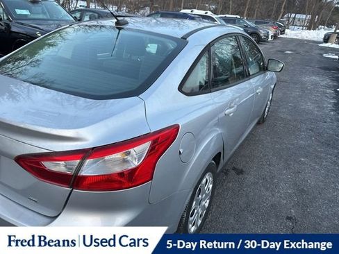 Used 2012 Ford Focus SE w/ SE Winter Pkg image 6