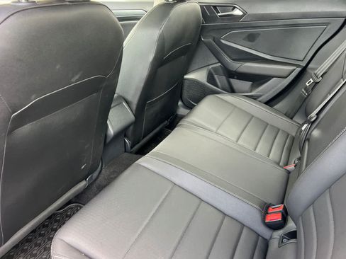 Used 2024 Volkswagen Jetta SE w/ Panoramic Sunroof Package FWD image 4
