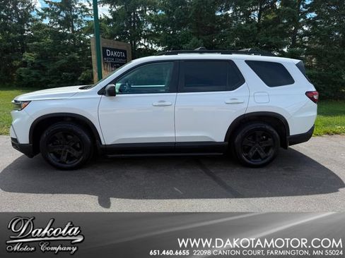 Used 2023 Honda Pilot LX image 1