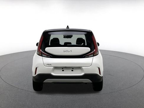 Used 2025 Kia Soul LX w/ LX Technology Package FWD image 8