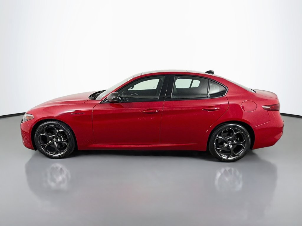 Used 2023 Alfa Romeo Giulia Estrema AWD/4WD image 4
