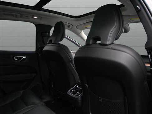 Used 2023 Volvo XC60 B6 Ultimate w/ Climate Package image 29