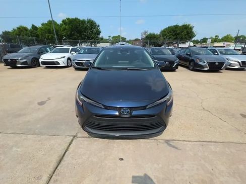Used 2025 Toyota Corolla LE FWD image 2