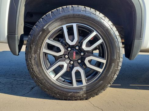 Used 2022 GMC Sierra 1500 AT4 w/ AT4 Preferred Package image 5