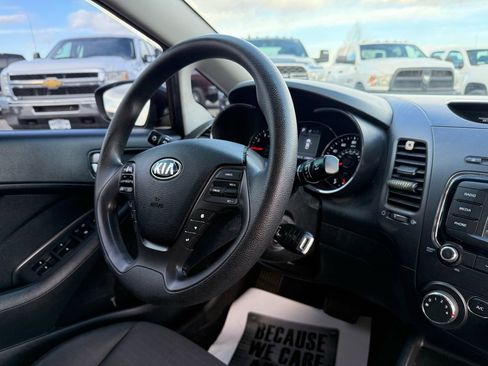 Used 2017 Kia Forte LX w/ LX Popular Package image 17