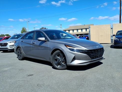 Used 2023 Hyundai Elantra Blue image 1