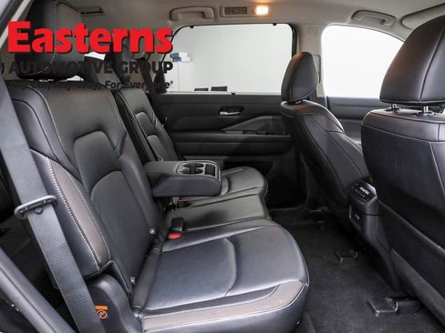 Used 2022 Nissan Pathfinder SL image 24