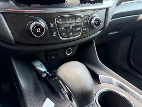 Used 2023 Chevrolet Traverse LT FWD image 15