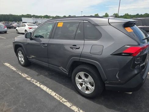 Used 2021 Toyota RAV4 XLE w/ Convenience Package FWD image 3