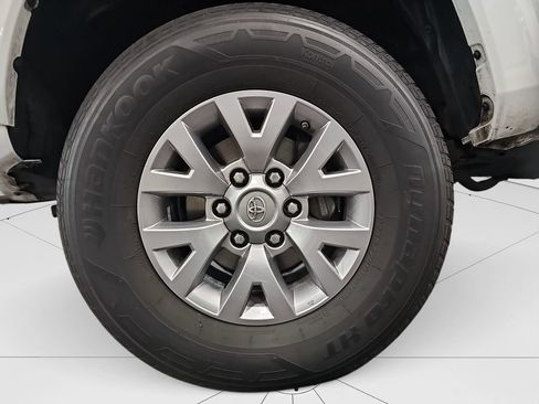 Used 2016 Toyota Tacoma SR5 image 23