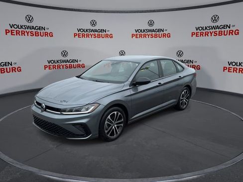 Used 2025 Volkswagen Jetta Sport image 4