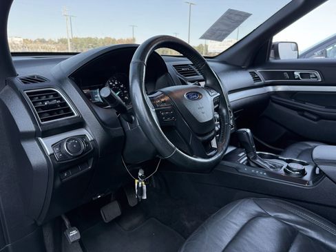 Used 2017 Ford Explorer XLT w/ Equipment Group 202A image 18