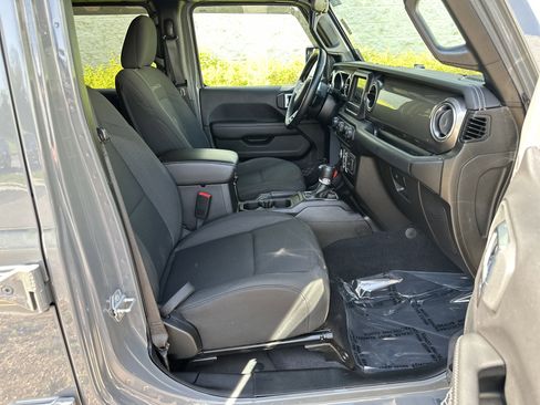 Used 2020 Jeep Wrangler Unlimited Sahara AWD/4WD image 22