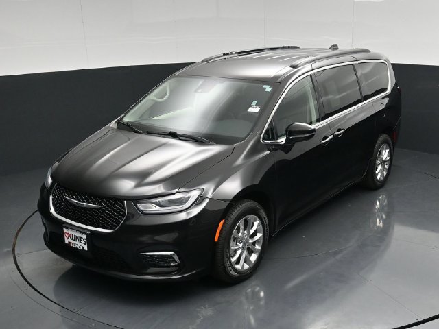 Certified 2022 Chrysler Pacifica Touring-L AWD/4WD image 53