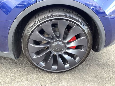 Used 2024 Tesla Model Y Performance image 8