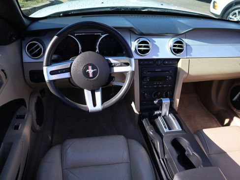 Used 2006 Ford Mustang Convertible image 16