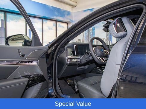 Used 2025 BMW 750e xDrive w/ Executive Package AWD/4WD image 13