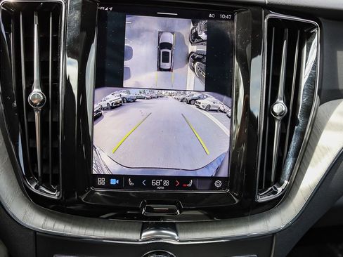 Used 2025 Volvo XC60 B5 Plus image 26