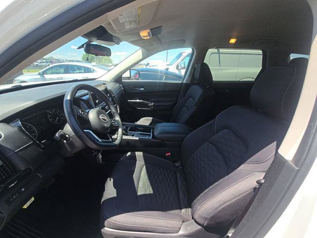 Used 2022 Nissan Pathfinder SV FWD image 3