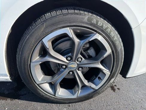 Used 2023 Chevrolet Malibu LT image 2