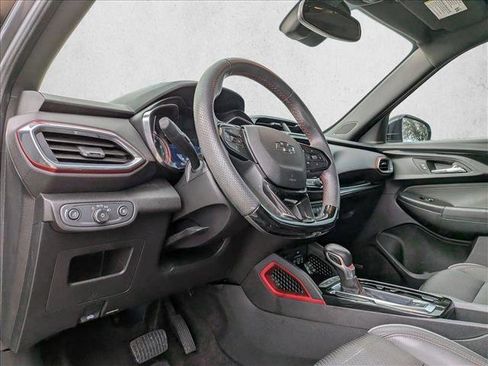 Used 2021 Chevrolet TrailBlazer RS w/ Sun and Liftgate Package image 9