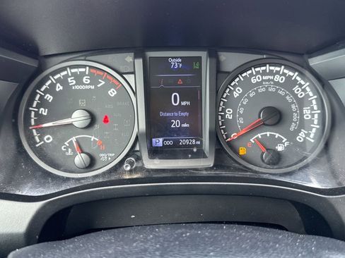 Used 2020 Toyota Tacoma SR AWD/4WD image 9