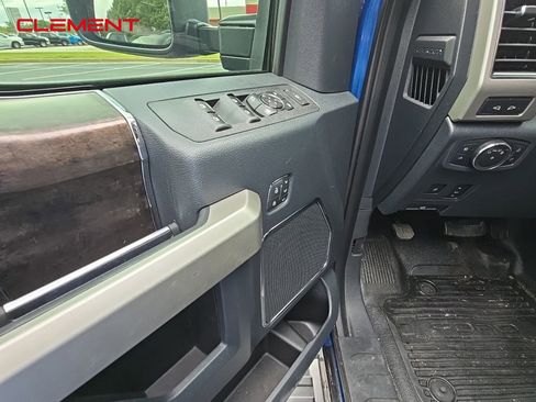 Used 2022 Ford F250 Lariat w/ Black Appearance Package image 18