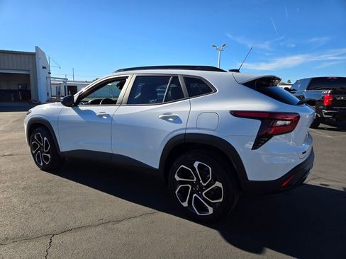 Used 2024 Chevrolet Trax RS w/ Sunroof Package image 4