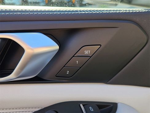 New 2026 BMW X5 xDrive50e image 17