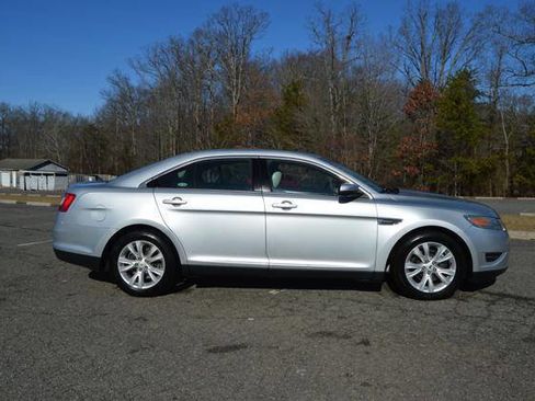 Used 2011 Ford Taurus SEL w/ 201A Rapid Spec Order Code image 4