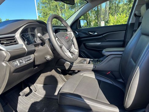 Used 2023 GMC Acadia SLT w/ Technology Package AWD/4WD image 16