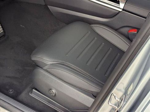 Used 2026 Mercedes-Benz GLC 300 4MATIC image 4