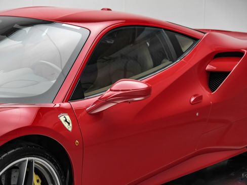 Used 2017 Ferrari 488 GTB RWD image 33