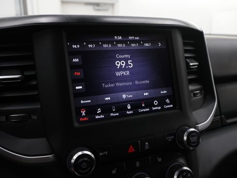 Used 2020 RAM 2500 Big Horn w/ Night Edition AWD/4WD image 11