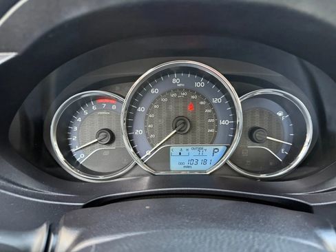 Used 2015 Toyota Corolla LE FWD image 18